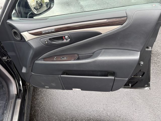Used 2013 Lexus LS 460 w/ Comfort Pkg RWD image 24