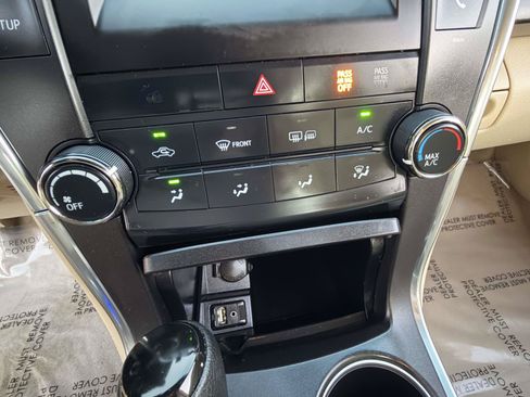 Used 2017 Toyota Camry LE FWD image 10