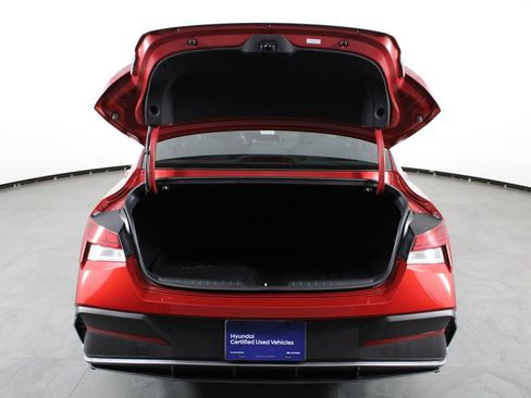 Certified 2025 Hyundai Elantra SEL image 17