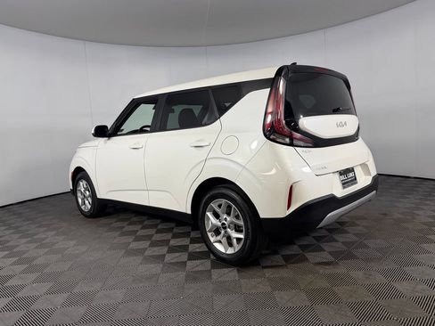 Used 2025 Kia Soul LX w/ LX Technology Package FWD image 10
