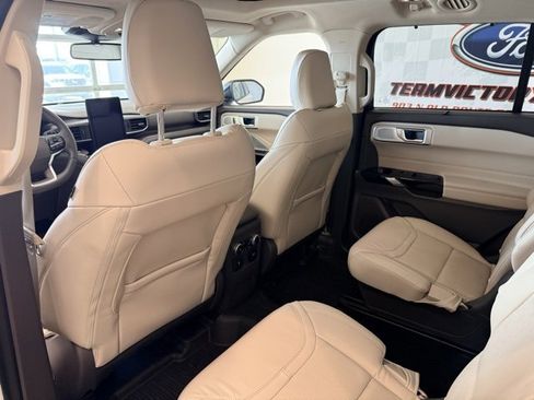 Used 2023 Ford Explorer Platinum w/ Technology Package image 19