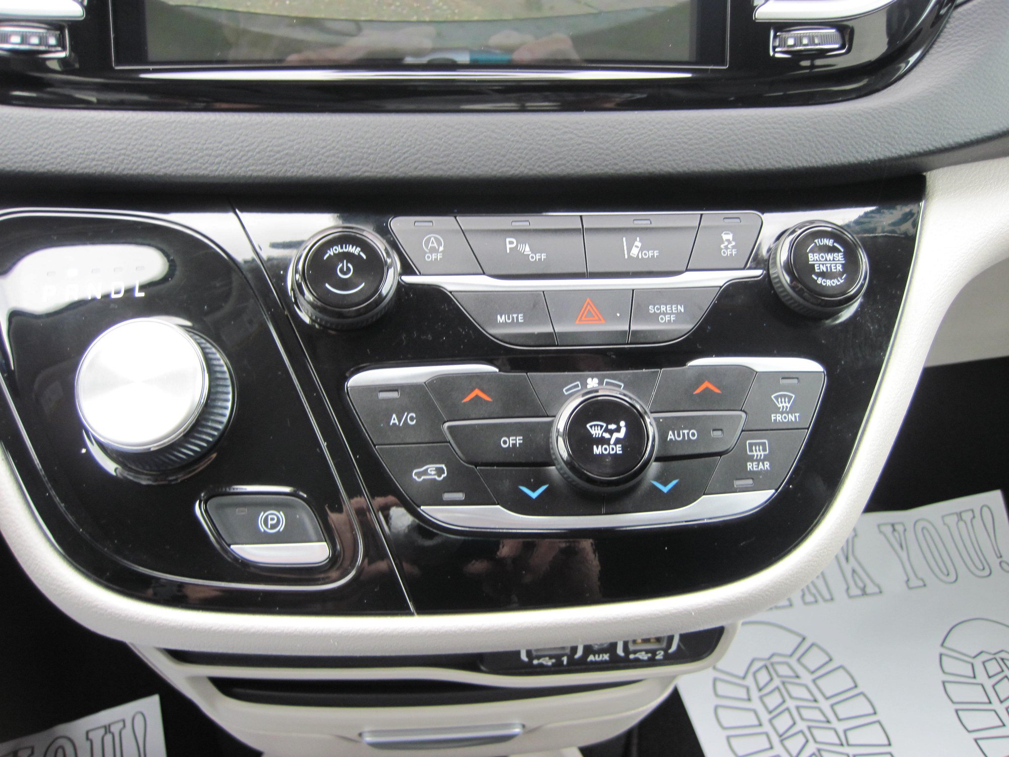 Used 2024 Chrysler Pacifica Touring-L FWD image 19