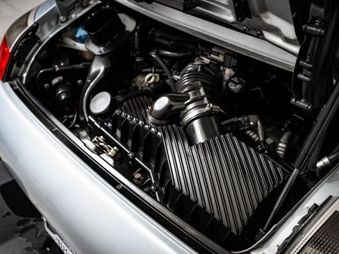 Used 2001 Porsche 911 Carrera 4 image 22