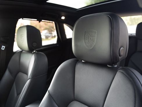 Certified 2020 Porsche Macan S AWD/4WD image 23