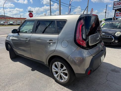 Used 2015 Kia Soul + FWD image 6