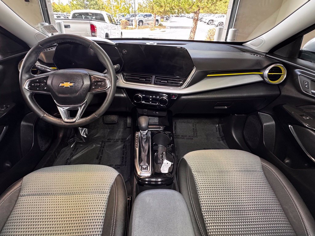 Used 2025 Chevrolet Trax LT w/ Driver Confidence Package FWD image 14