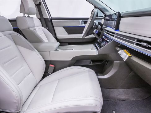 Used 2025 Hyundai Santa Fe Calligraphy image 16