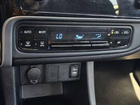 Used 2019 Toyota Corolla LE FWD image 19