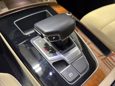 Used 2022 Audi Q5 2.0T Premium w/ Convenience Package image 18