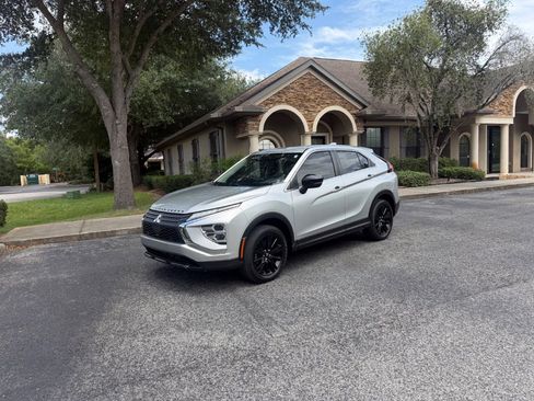 Used 2024 Mitsubishi Eclipse Cross LE AWD/4WD image 3