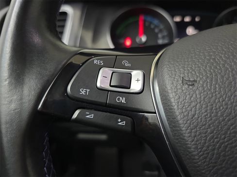 Used 2016 Volkswagen e-Golf SEL Premium w/ Driver Assistance Package image 19