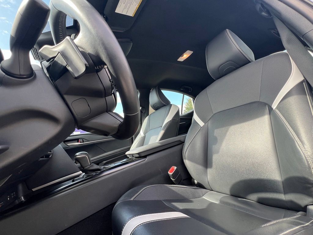 Used 2025 Toyota Camry SE FWD image 16