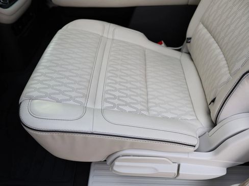 Used 2020 Lincoln Navigator L Black Label w/ Cargo Convenience Package image 33