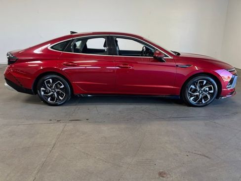 Used 2024 Hyundai Sonata SEL FWD image 2