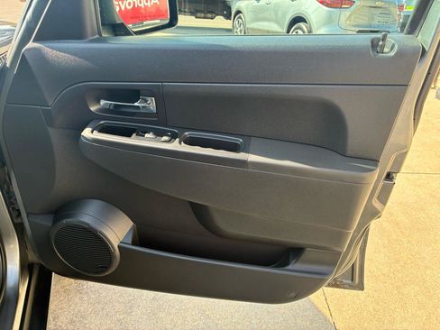 Used 2012 Jeep Liberty Sport w/ Popular Equipment Group AWD/4WD image 13