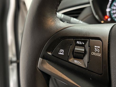 Used 2022 Chevrolet Trax LT w/ LT Convenience Package image 24