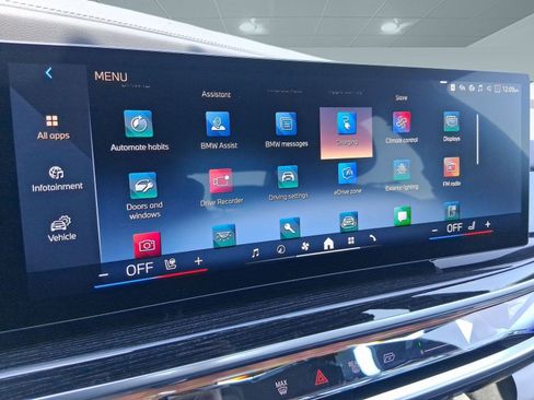 New 2026 BMW 750e xDrive w/ Premium Package image 22