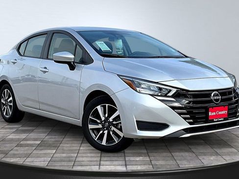 Used 2025 Nissan Versa SV FWD image 4