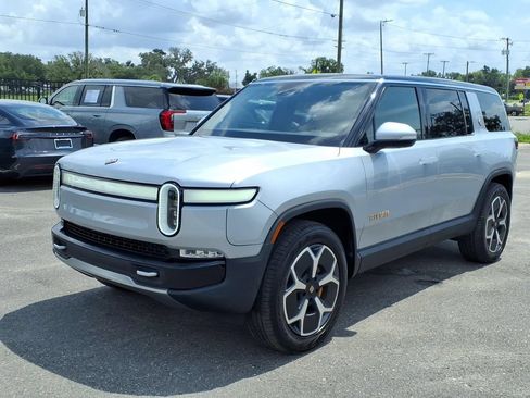 Used 2024 Rivian R1S Adventure AWD/4WD image 3