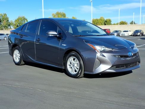 Used 2017 Toyota Prius Three image 5