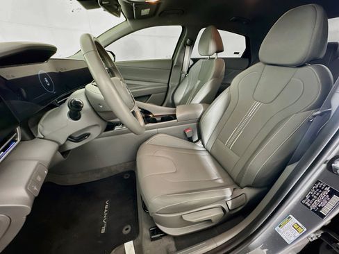 Used 2025 Hyundai Elantra SEL FWD image 13