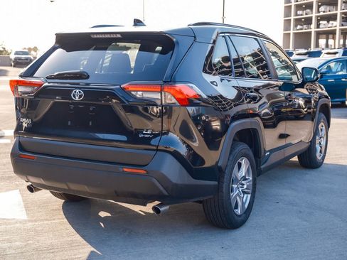 Certified 2025 Toyota RAV4 LE AWD/4WD image 4