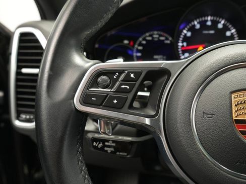 Used 2023 Porsche Cayenne Platinum Edition image 35