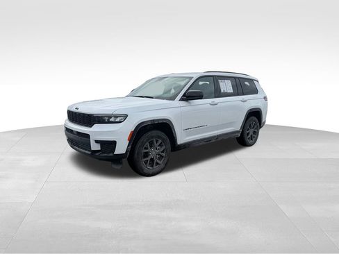 Used 2024 Jeep Grand Cherokee L Altitude image 3