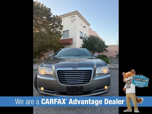 Used 2011 Chrysler 300 Limited RWD image 5