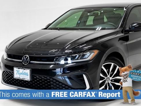 Used 2025 Volkswagen Jetta SE FWD image 2