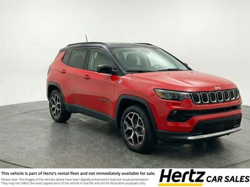 Used 2025 Jeep Compass Trailhawk AWD/4WD image 1