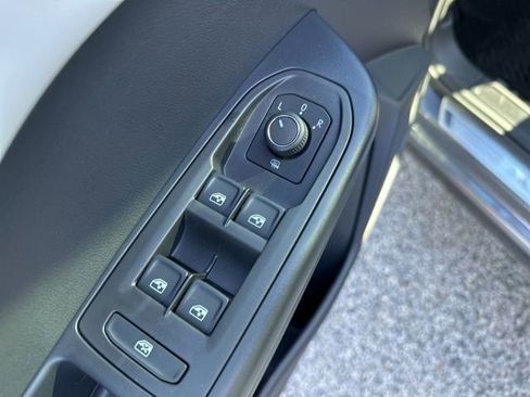 New 2026 Volkswagen Taos SE image 13