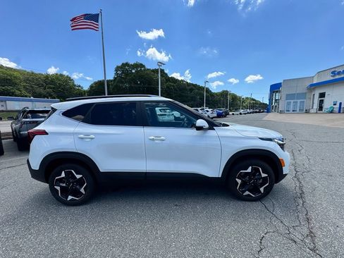 Used 2024 Kia Seltos EX AWD/4WD image 5