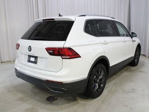 Used 2024 Volkswagen Tiguan SE w/ Panoramic Sunroof Package image 27