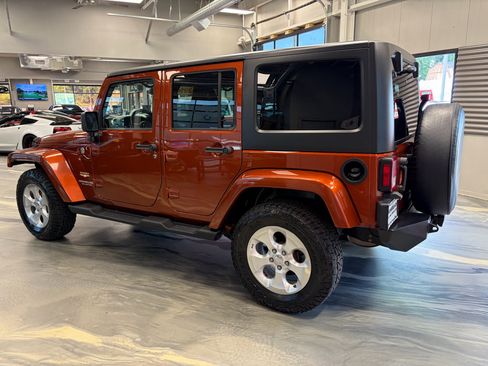 Used 2014 Jeep Wrangler Unlimited Sahara w/ Dual Top Group AWD/4WD image 31