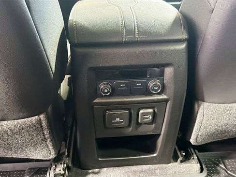 Used 2020 Chevrolet Traverse LT w/ LT Premium Package AWD/4WD image 27