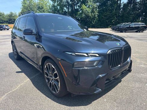 Used 2024 BMW X7 xDrive40i w/ M Sport Package AWD/4WD image 4