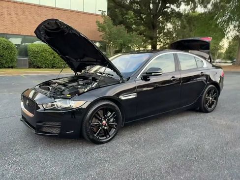 Used 2018 Jaguar XE Premium RWD image 72