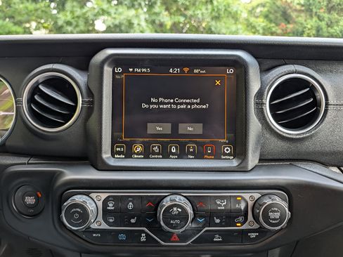 Used 2023 Jeep Wrangler Unlimited Sahara w/ Cold Weather Group AWD/4WD image 34