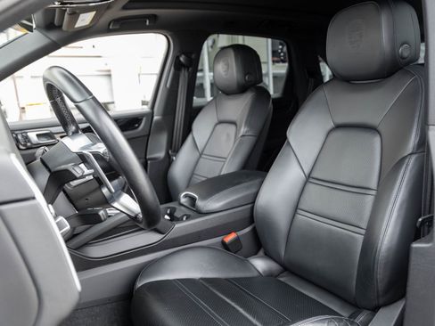 Used 2021 Porsche Cayenne image 5