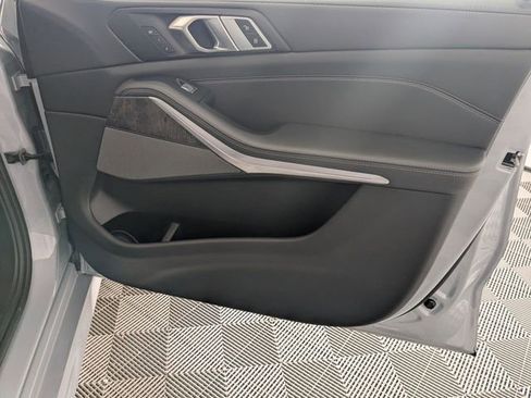 Used 2024 BMW X7 xDrive40i w/ M Sport Package image 39