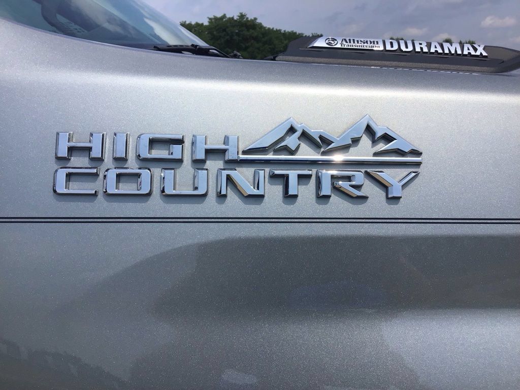 Used 2025 Chevrolet Silverado 2500 High Country w/ Technology Package AWD/4WD image 36