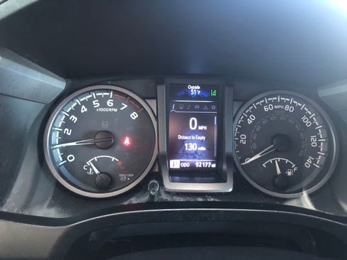 Used 2018 Toyota Tacoma TRD Sport w/ Technology Package image 15