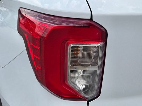 Used 2024 Ford Explorer Limited RWD image 11