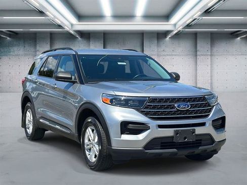 Used 2023 Ford Explorer XLT AWD/4WD image 23