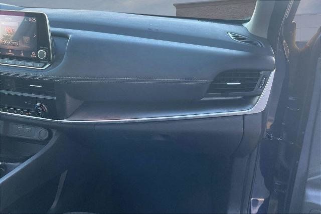 Used 2025 Nissan Rogue SV FWD image 26
