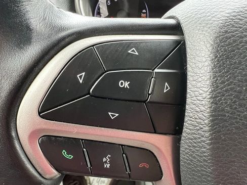 Used 2022 Jeep Grand Cherokee Limited image 46