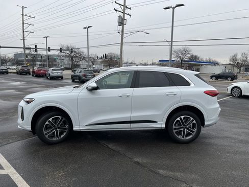 Used 2025 Audi Q5 Premium w/ Convenience Package image 3