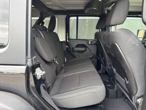 Used 2025 Jeep Wrangler Unlimited Rubicon 4xe w/ Convenience Group AWD/4WD image 11