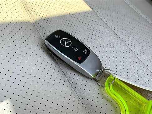 Used 2022 Mercedes-Benz GLE 350 4MATIC image 32